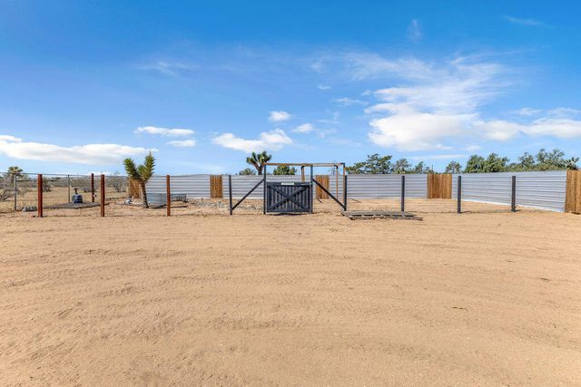 56625 Lowe Avenue, Yucca Valley, CA 92284