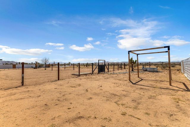 56625 Lowe Avenue, Yucca Valley, CA 92284