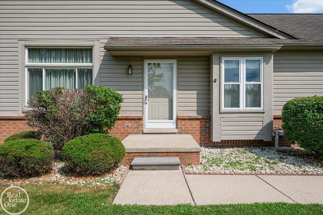34384 Manor Run Circle, Sterling Heights, MI 48312