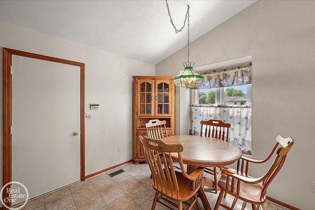 34384 Manor Run Circle, Sterling Heights, MI 48312