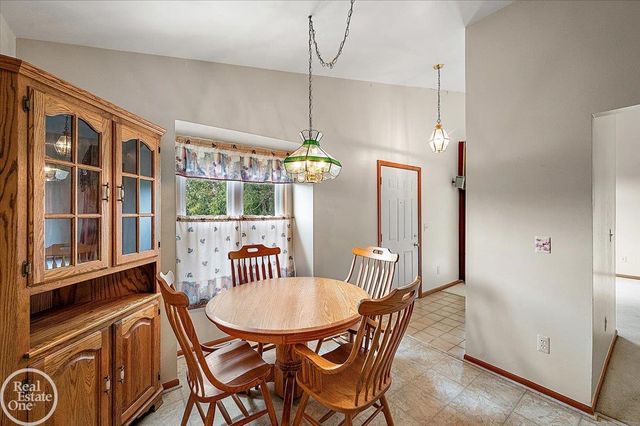 34384 Manor Run Circle, Sterling Heights, MI 48312