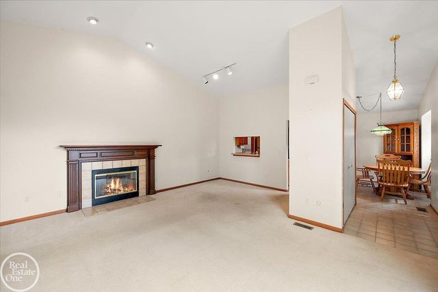 34384 Manor Run Circle, Sterling Heights, MI 48312