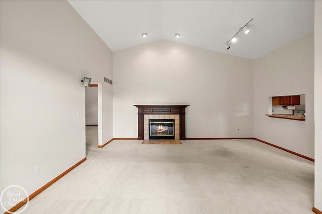 34384 Manor Run Circle, Sterling Heights, MI 48312