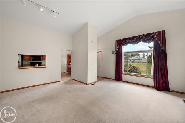 34384 Manor Run Circle, Sterling Heights, MI 48312
