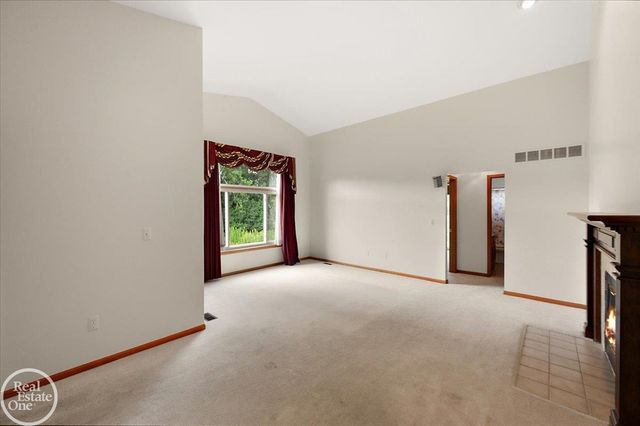34384 Manor Run Circle, Sterling Heights, MI 48312