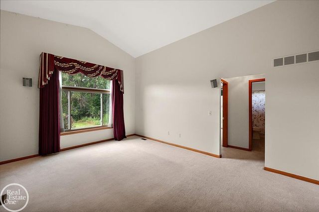34384 Manor Run Circle, Sterling Heights, MI 48312