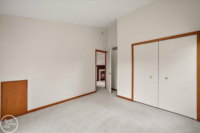 34384 Manor Run Circle, Sterling Heights, MI 48312