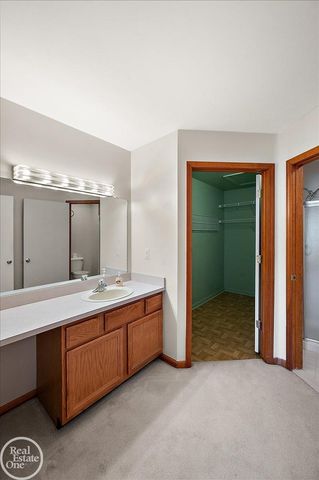 34384 Manor Run Circle, Sterling Heights, MI 48312