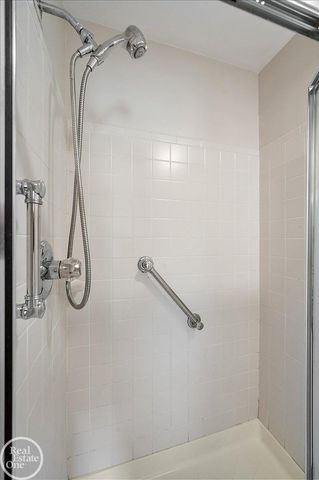 34384 Manor Run Circle, Sterling Heights, MI 48312