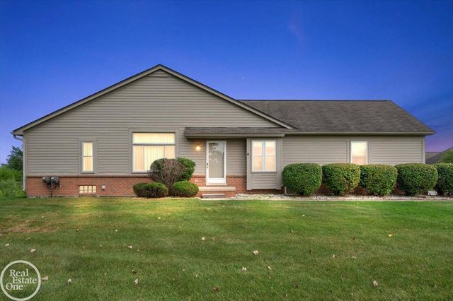34384 Manor Run Circle, Sterling Heights, MI 48312