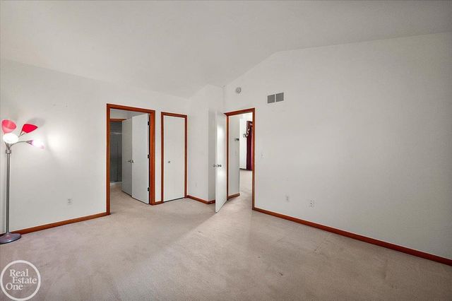 34384 Manor Run Circle, Sterling Heights, MI 48312