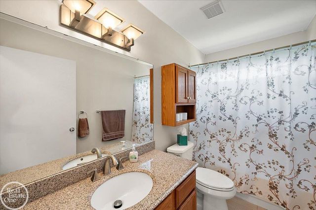 34384 Manor Run Circle, Sterling Heights, MI 48312