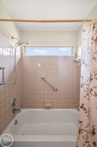 34384 Manor Run Circle, Sterling Heights, MI 48312