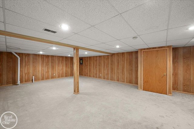 34384 Manor Run Circle, Sterling Heights, MI 48312