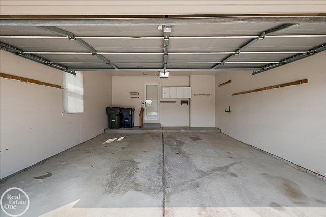 34384 Manor Run Circle, Sterling Heights, MI 48312
