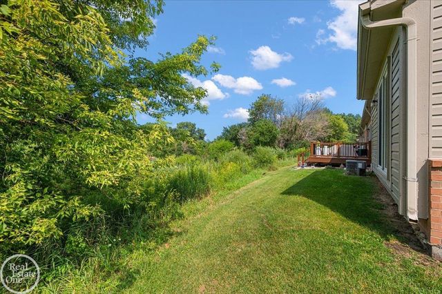 34384 Manor Run Circle, Sterling Heights, MI 48312