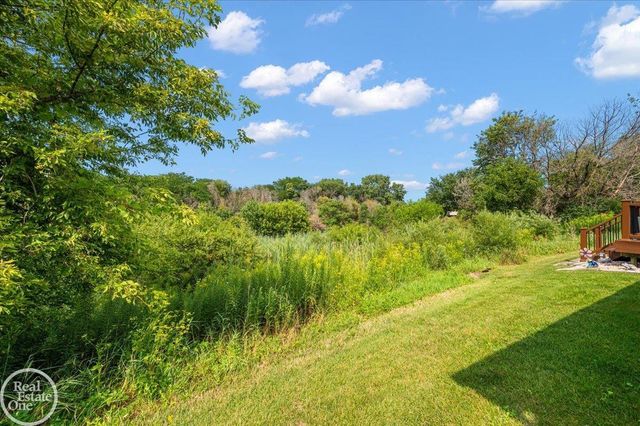 34384 Manor Run Circle, Sterling Heights, MI 48312