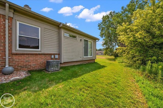 34384 Manor Run Circle, Sterling Heights, MI 48312