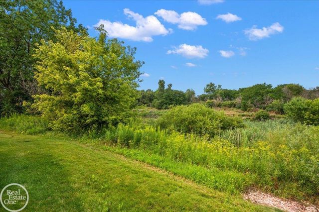 34384 Manor Run Circle, Sterling Heights, MI 48312