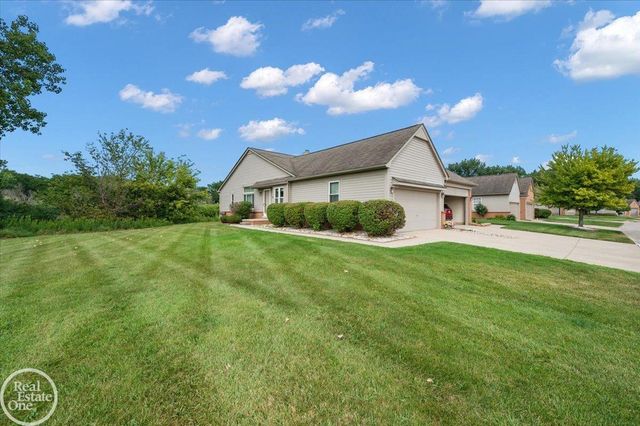 34384 Manor Run Circle, Sterling Heights, MI 48312