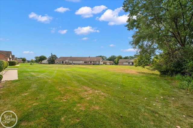 34384 Manor Run Circle, Sterling Heights, MI 48312