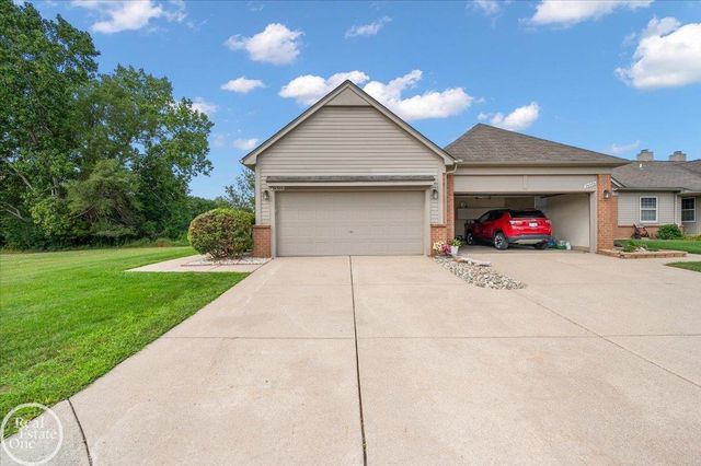 34384 Manor Run Circle, Sterling Heights, MI 48312