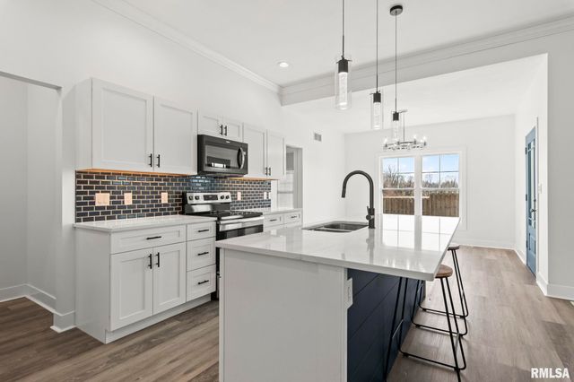 72 Moonlight Court, Chatham, IL 62629