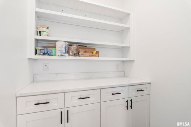 72 Moonlight Court, Chatham, IL 62629