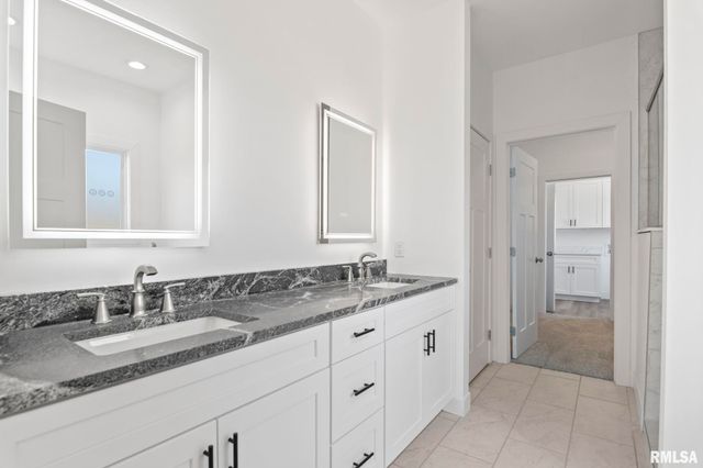 72 Moonlight Court, Chatham, IL 62629