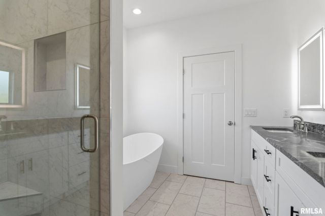 72 Moonlight Court, Chatham, IL 62629