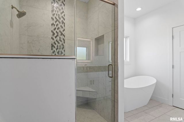 72 Moonlight Court, Chatham, IL 62629