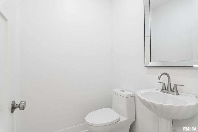 72 Moonlight Court, Chatham, IL 62629