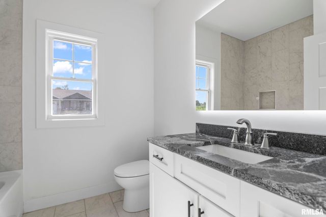 72 Moonlight Court, Chatham, IL 62629