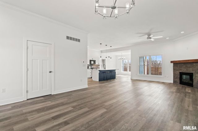 72 Moonlight Court, Chatham, IL 62629