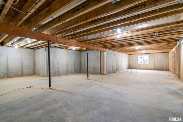 72 Moonlight Court, Chatham, IL 62629