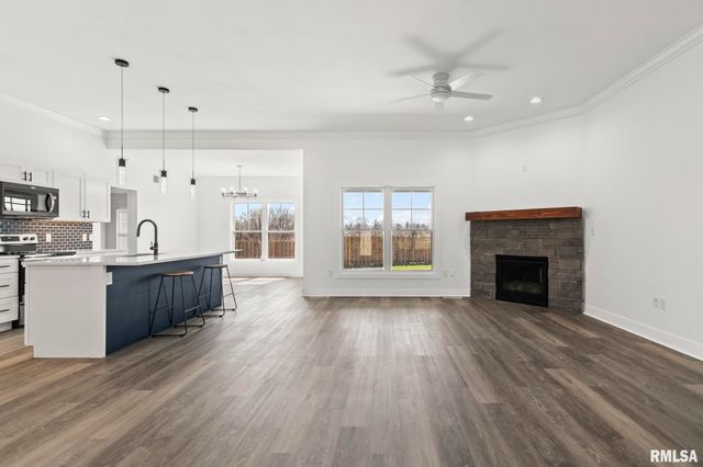 72 Moonlight Court, Chatham, IL 62629