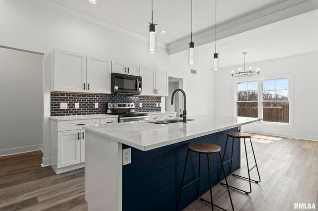 72 Moonlight Court, Chatham, IL 62629