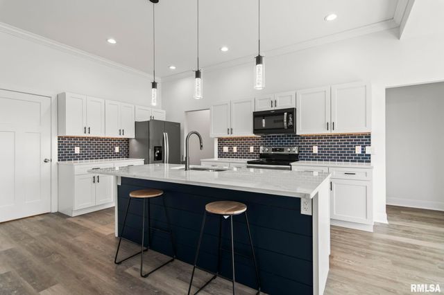 72 Moonlight Court, Chatham, IL 62629