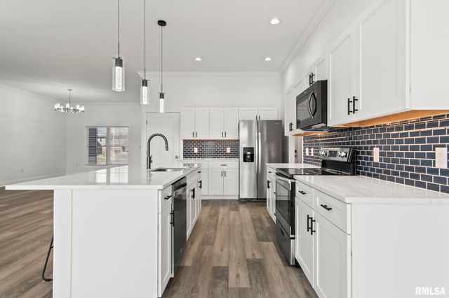 72 Moonlight Court, Chatham, IL 62629