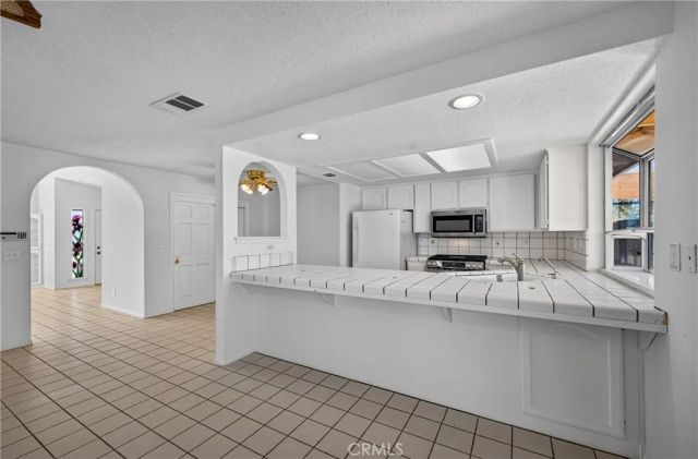 10658 9th Avenue, Hesperia, CA 92345