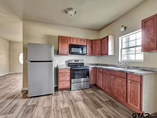 511 Woodlawn, Henderson, TX 75652