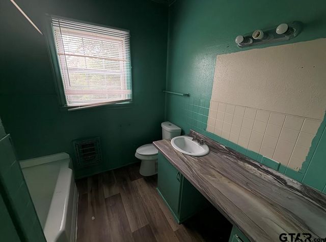 511 Woodlawn, Henderson, TX 75652