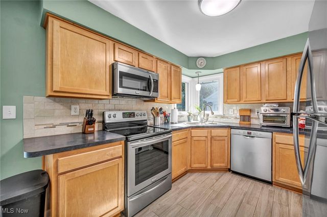 3285 Stoney Ridge Road, Avon, OH 44011