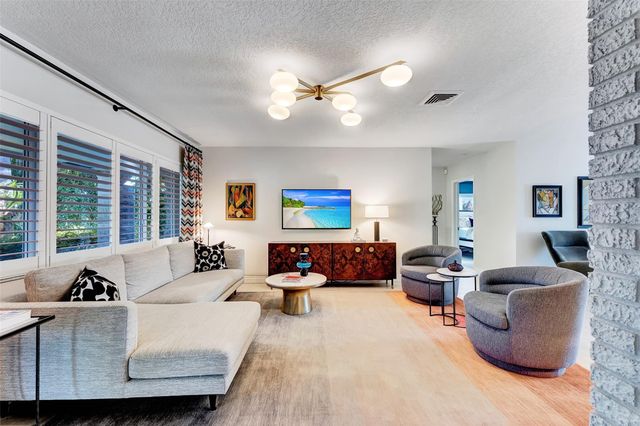 2116 NE 25th Street, Wilton Manors, FL 33305