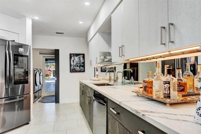 2116 NE 25th Street, Wilton Manors, FL 33305