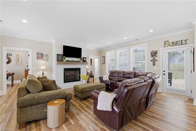 207 Wynnfall Drive, Lexington, NC 27295
