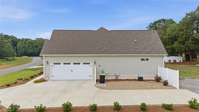 207 Wynnfall Drive, Lexington, NC 27295