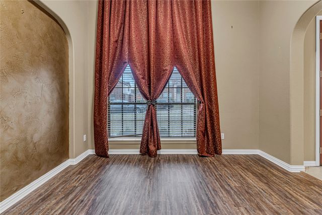 210 Rose Garden Way, Red Oak, TX 75154