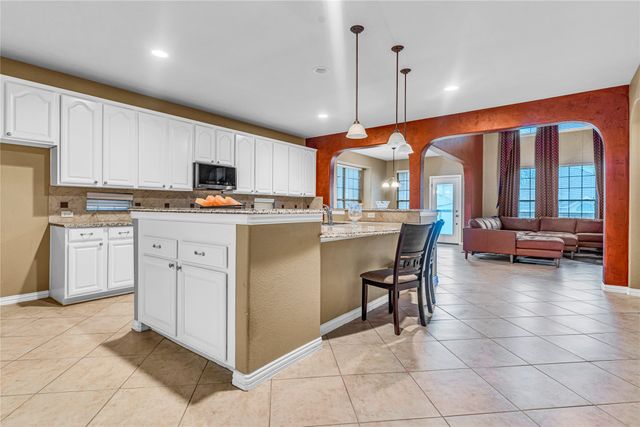 210 Rose Garden Way, Red Oak, TX 75154