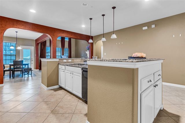 210 Rose Garden Way, Red Oak, TX 75154